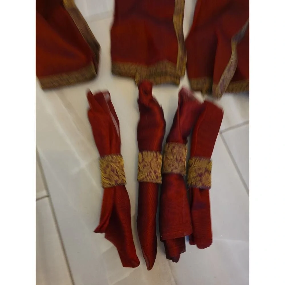 4 Christmas Red Embroidered Square Napkins With Napkin Rings 18